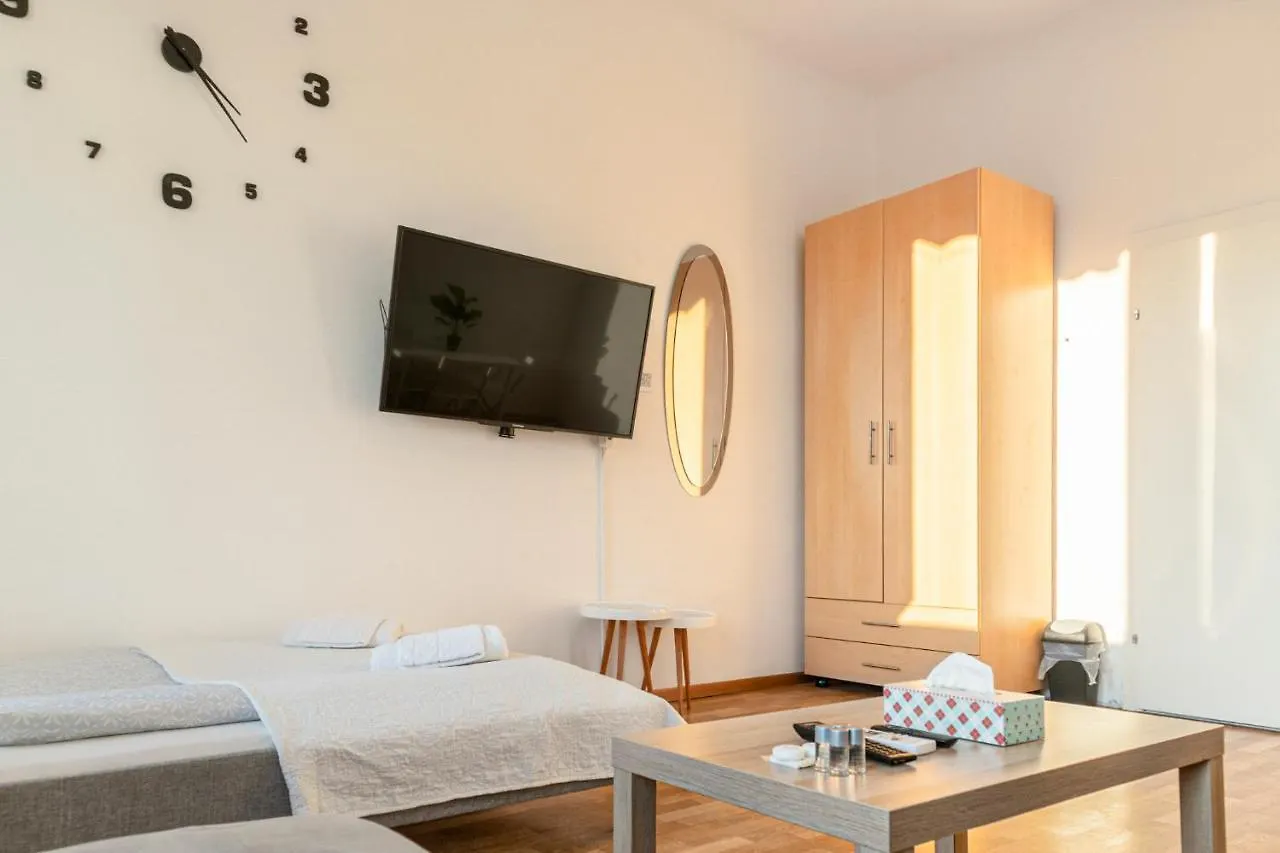 Guest house Joyful 2Br Shared Apt Near Millenium Tower & Danube River Vienna