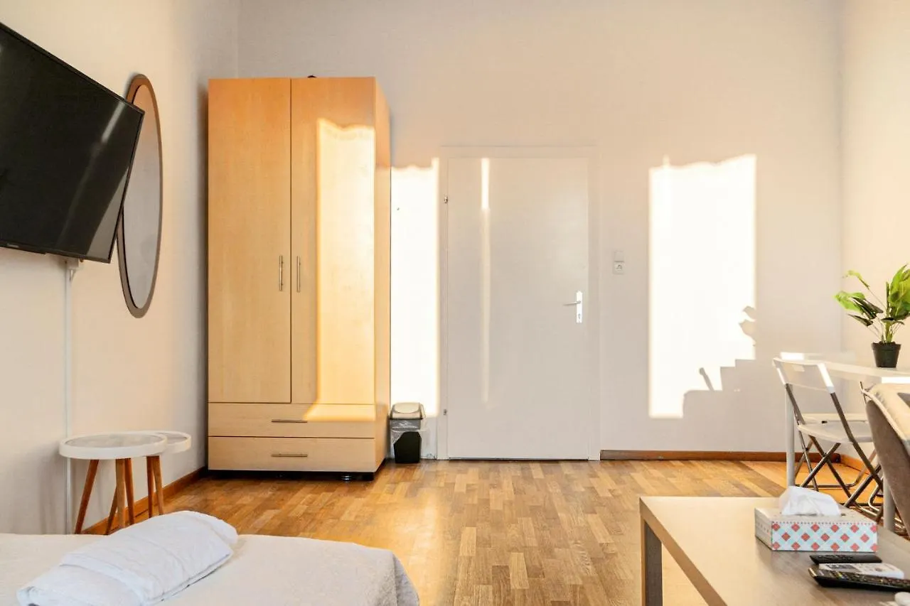 Joyful 2Br Shared Apt Near Millenium Tower & Danube River Vienna Guest house