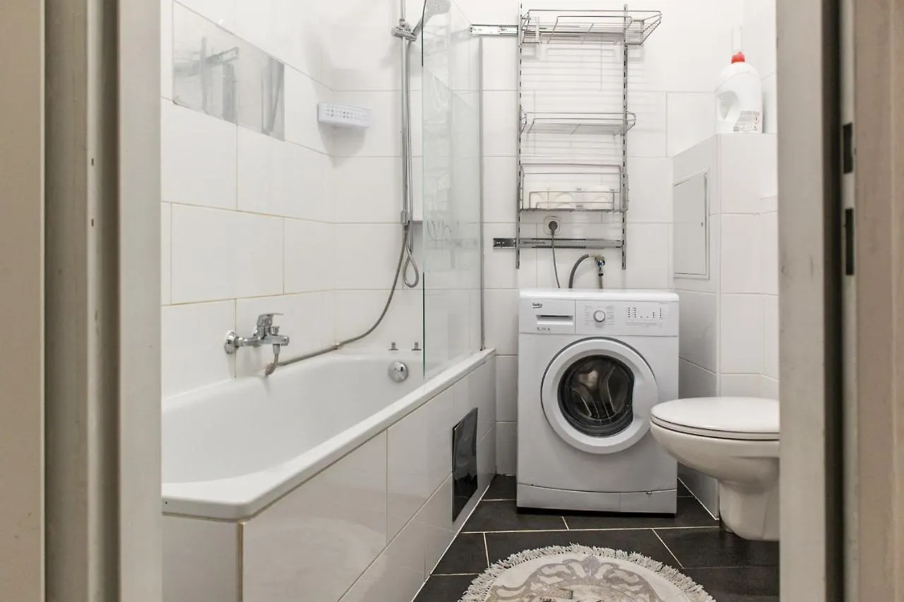 Guest house Joyful 2Br Shared Apt Near Millenium Tower & Danube River Vienna